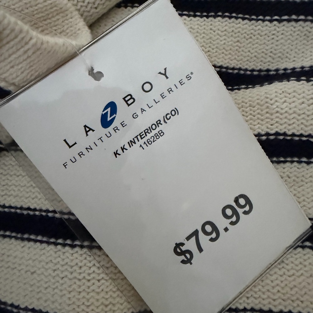 Striped Black & White throw blanket - Picture 4 of 6